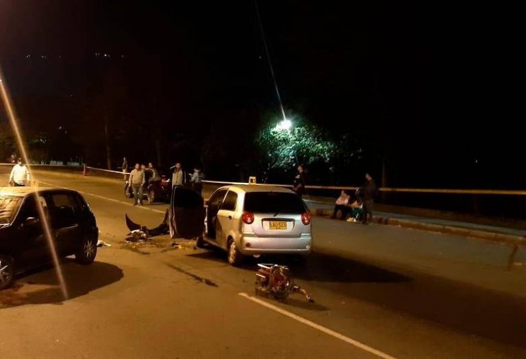 Valle de Aburrá Choque de tres carros dejó un muerto en la autopista