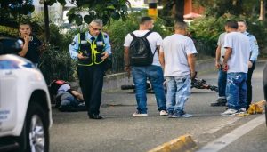 Los actores viales con más número de siniestros siguen siendo los peatones y motociclistas. Este último actor, según autoridades, cerró el año con 162 muertos. Los peatones registraron 100 víctimas. FOTO camilo suárez