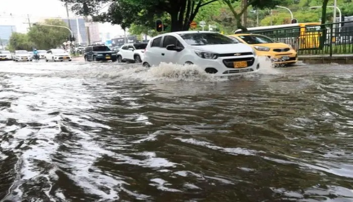 Las lluvias han dejado derrumbes e inundaciones en vías y zonas tanto urbanas como rurales en Antioquia. FOTO: ESNEYDER GUTIÉRREZ