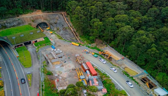 Otro frente de la ampliación del Túnel de Oriente es la finalización del túnel Santa Elena 2, que ya está excavado, con obras de revestimiento, drenaje y pavimentación. Mide 8,2 km. FOTO cortesía