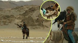 Así se vive el Festival del Águila de Mongolia. Capturas de pantalla del video del Canal de YouTube Lethal Crysis.