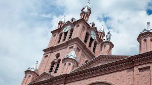 Basílica del Señor de Los Milagros, uno de los principales sitios de interés de los viajeros que llegan a Guadalajara de Buga. Foto: Getty Images
